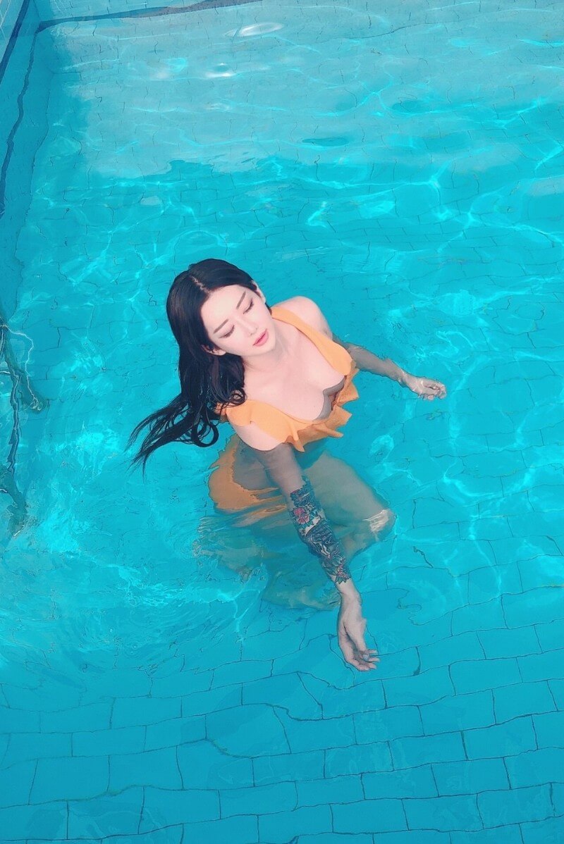 韩国高质量TS博主 queensiyeon（Queensiyeon）【18P+72V】